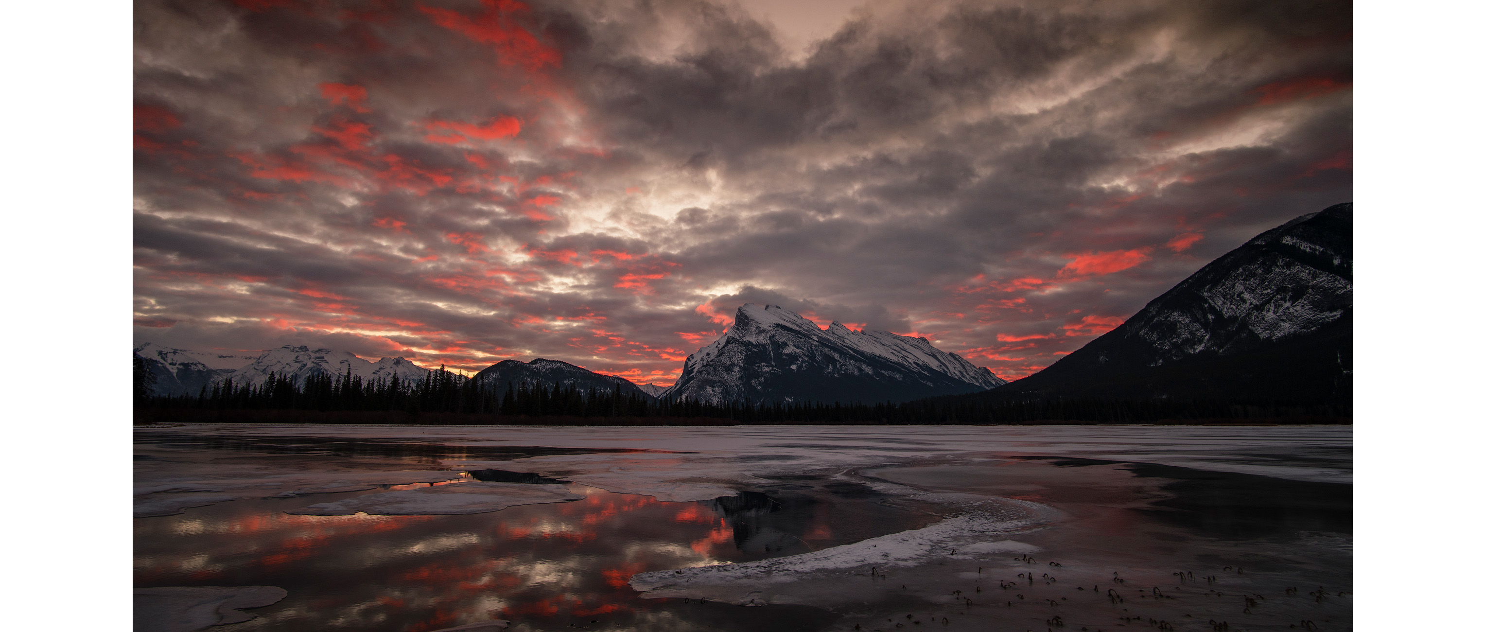 Winter landscape at the Vermilion Lakes